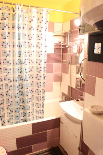 Brancoveanu, garsoniera 34 mp, gata de locuit, parter.